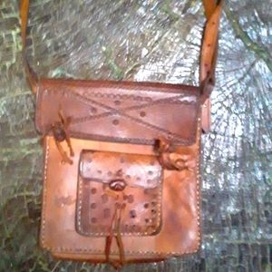 Vintage 70s crossbody leather bag